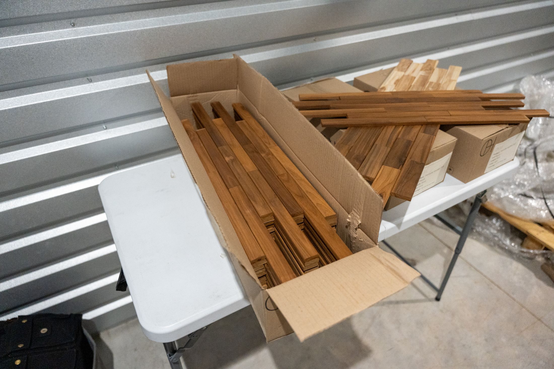 Long format teak panels in their box