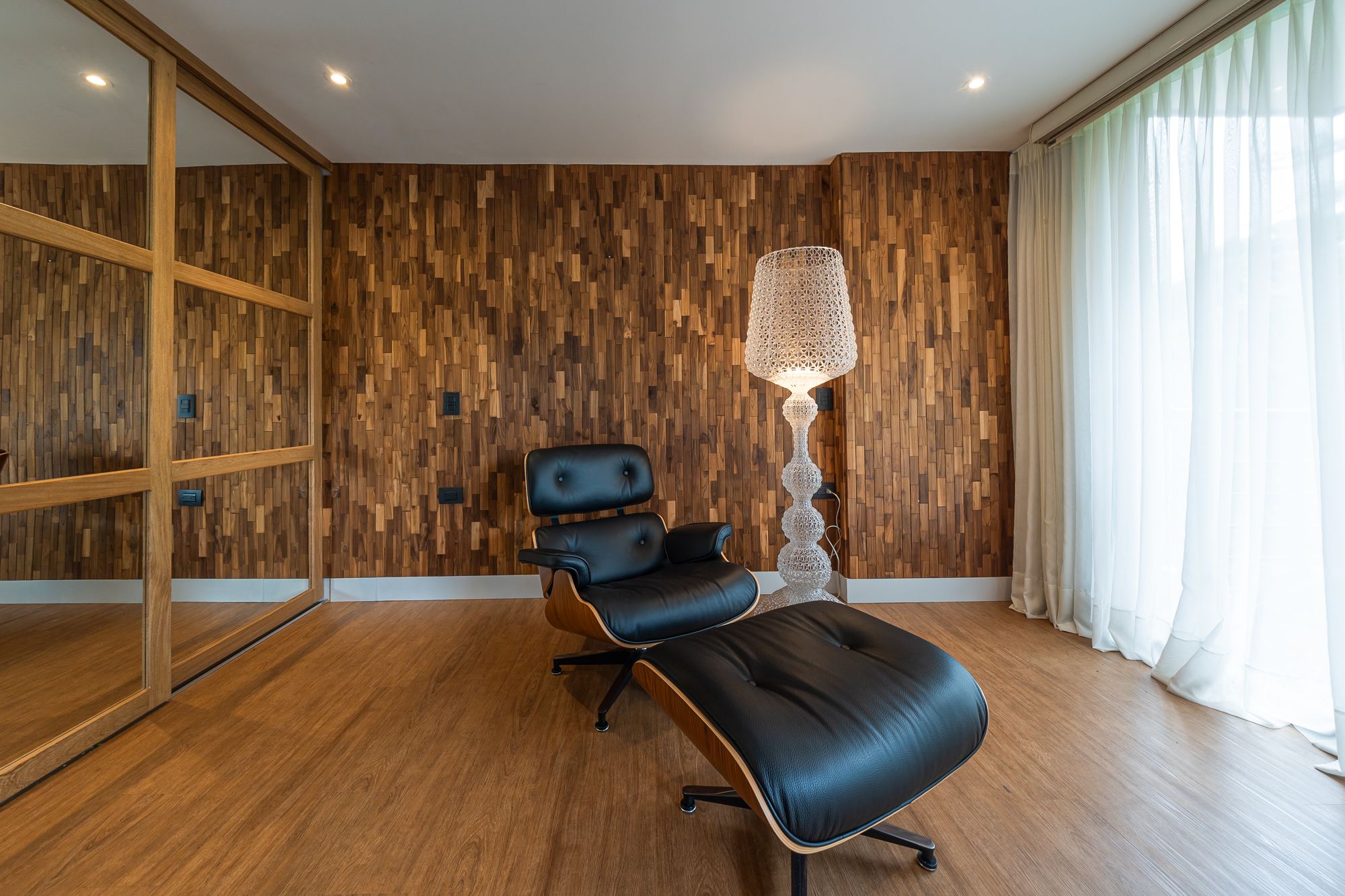 Lounge with teak wall panels