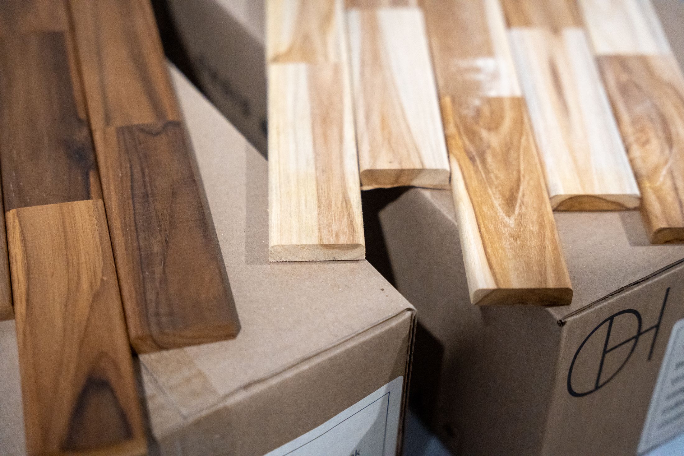 Panel edges showing Light and Dark teak profiles and matte finish